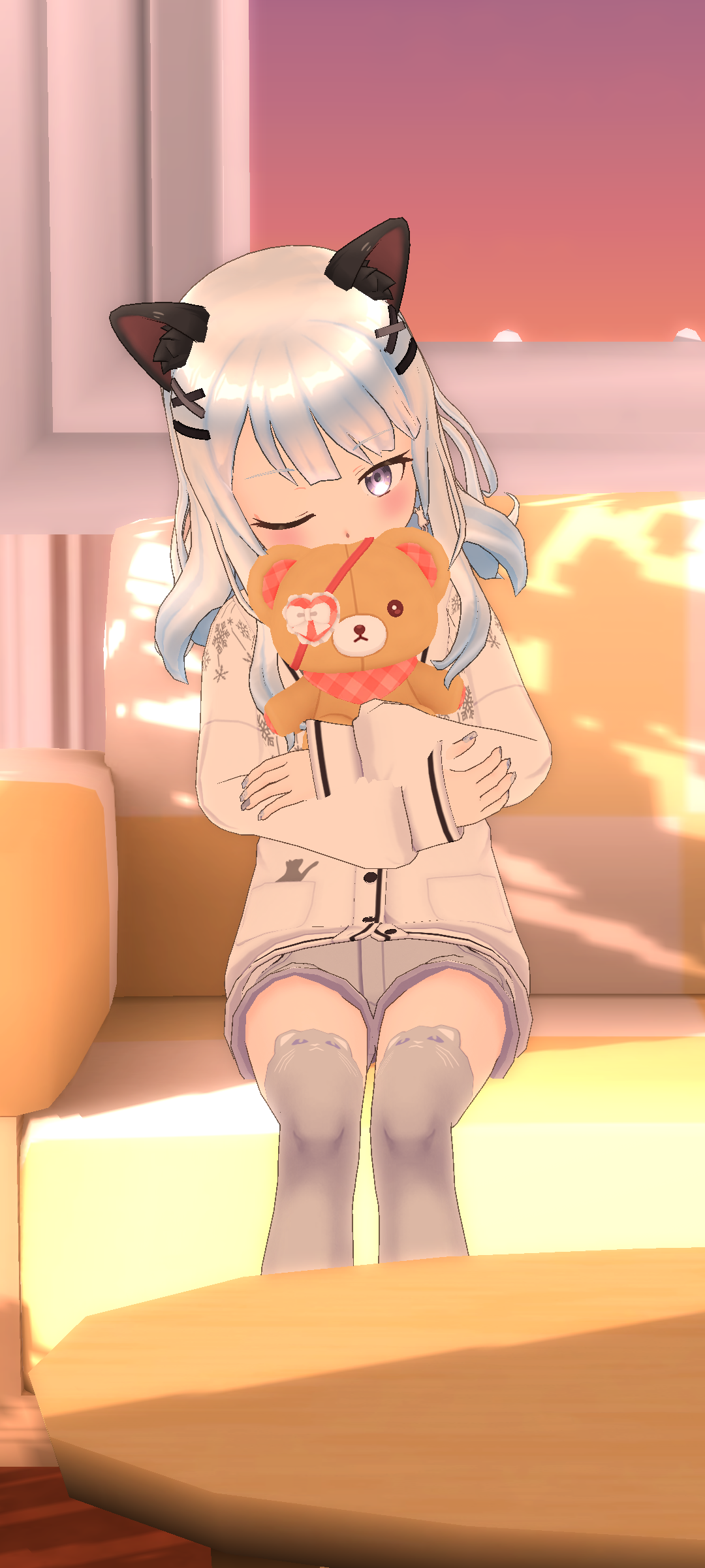 夕景の中でウインクする結希さん